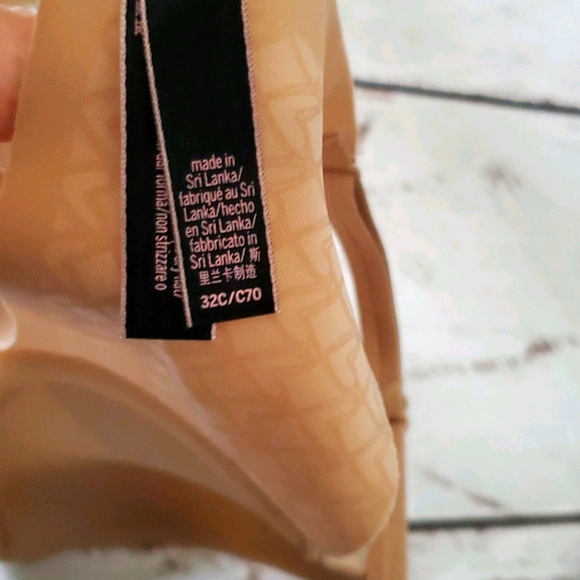 Victoria's secret - Picture 3 of 4